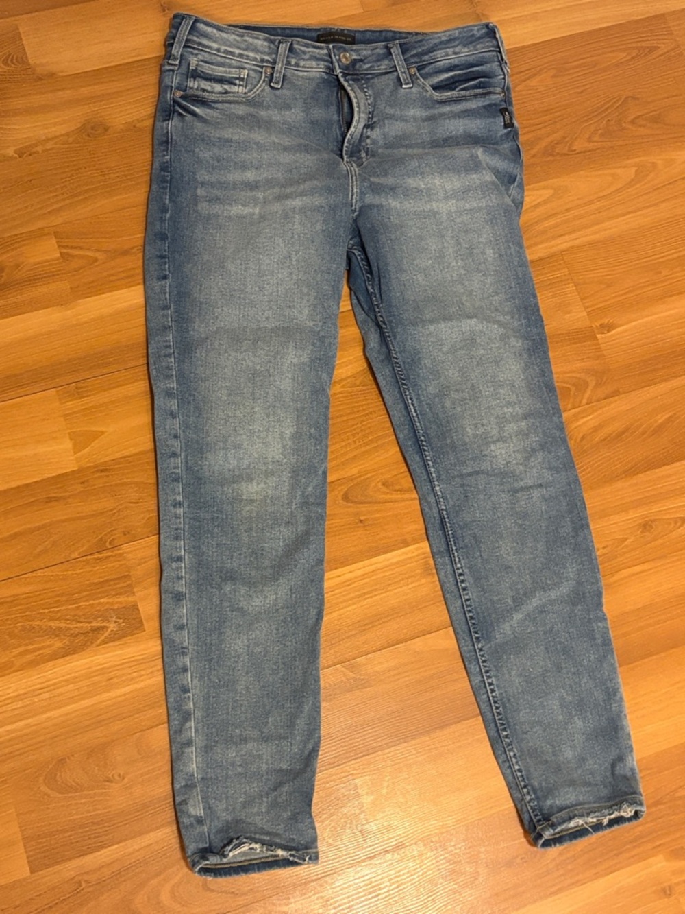 Silver Jeans Women’s Skinny Mid Wash Blue Jeans